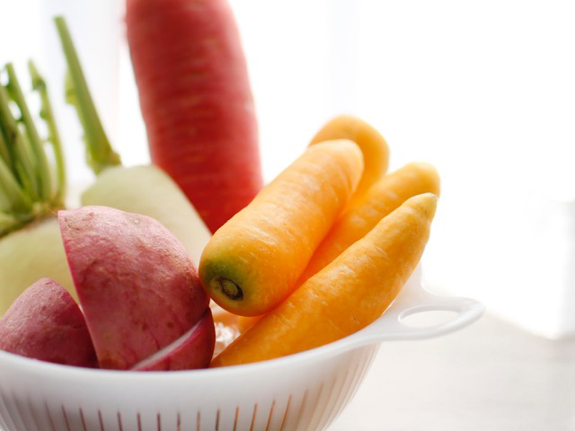 レシピのアイデアを形にするために、自身のアトリエで試作を繰り返す。