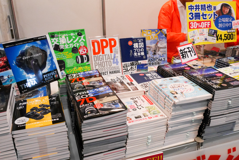 その他カメラ関連書籍が大量に。基本的に会場限定10％OFFです。