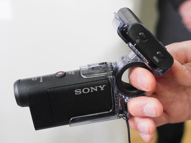 アクションカム用のホルダーを参考出品していた