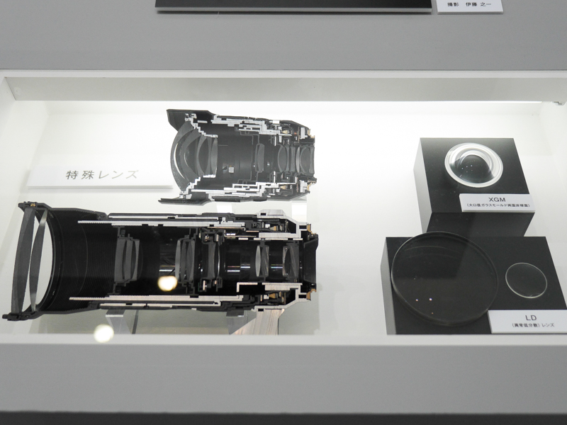 レンズエレメントなども展示