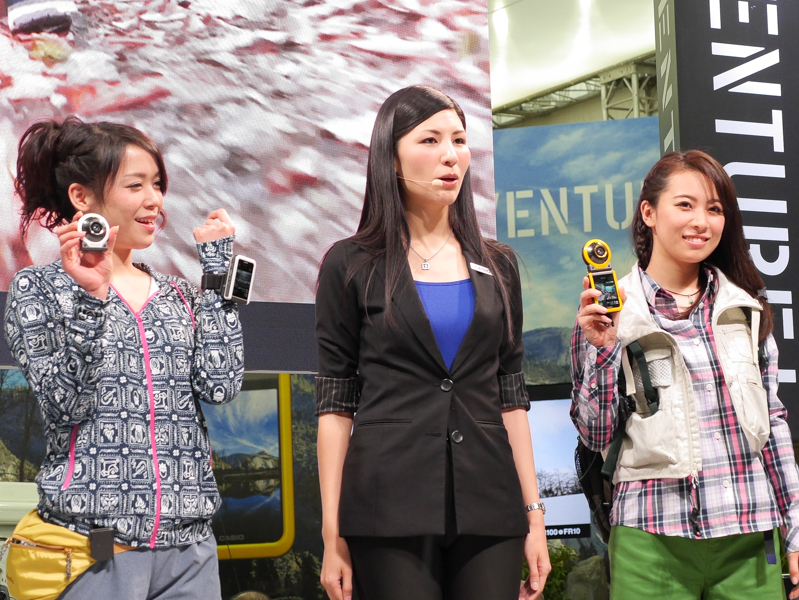 ステージでもEX-FR100をアピール