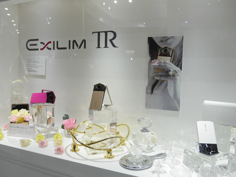 日本では販売していない自撮り向けカメラTRシリーズも見ることができる。中国などで販売されている