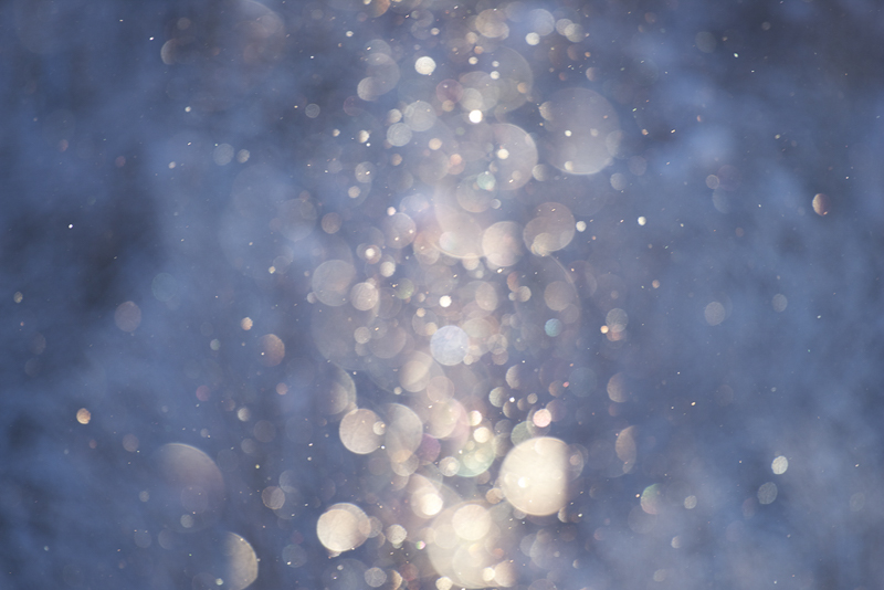 ダイヤモンドダストが舞うのは氷点下20度以下であることが多い。指先の感覚はなくなり、寒さすら感じない。そんな中でも軽快にシャッターを切り続けられるのはフィールドを強く意識して設計されたPENTAXのカメラならでは。<br class=""><span class="fnt-85">PENTAX K-1 / HD PENTAX-D FA 150-450mmF4.5-5.6ED DC AW / 1/250秒 / F5.6 / ISO 200 / 450mm</span>