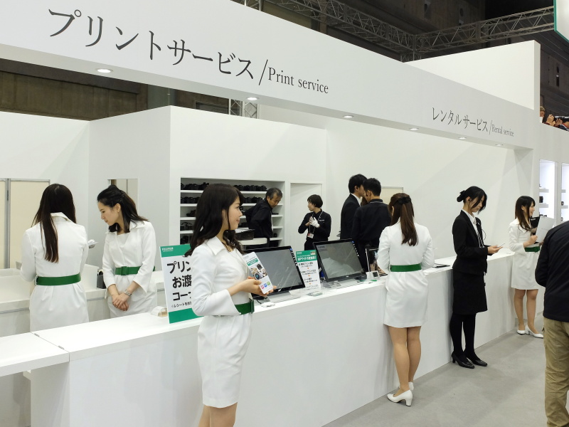 プリント体験のコーナーと、Xシリーズのレンタルサービスを実施中