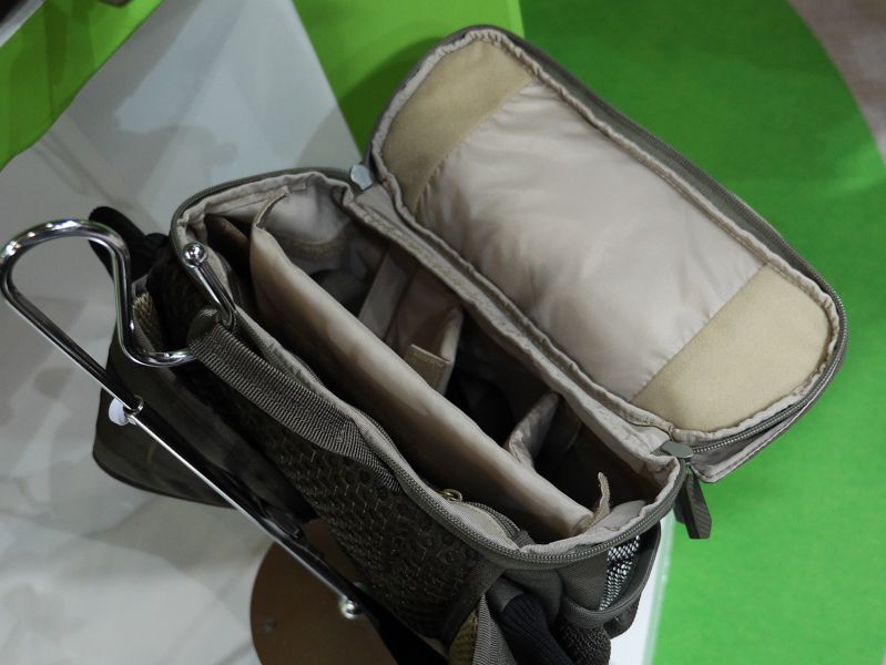 エンデバー400の内部。こちらも身体側から蓋が開く