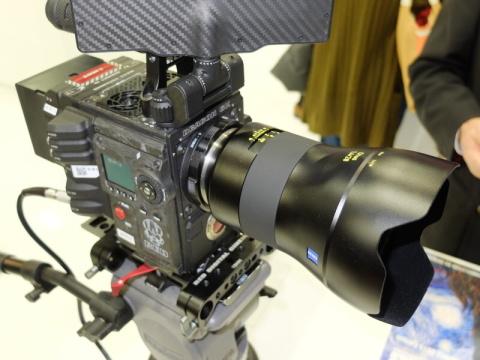 CP+2016】カールツァイス、大迫力の「Otus 1.4/28」を展示 - デジカメ