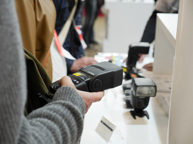 ブースでは同社製品を一堂に試せる