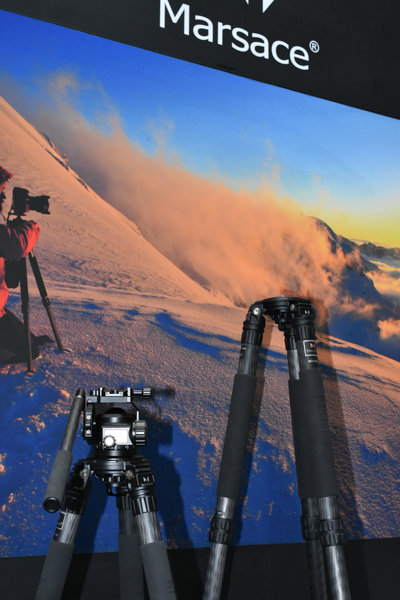 Marsace三脚は寒冷地などの自然風景撮影でも使用できることをアピール