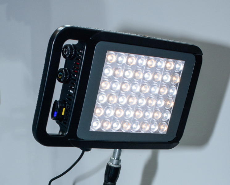 「Lykos Bicolor」は色温度可変が可能