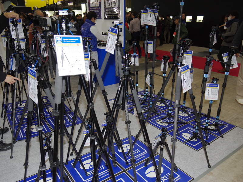 ブースの前面に出ていたETシリーズとENシリーズ。シルイの現行機種はナットロック式の製品がほとんどだが、ETとENの両シリーズはトラベラータイプのレバーロック式三脚として2015年7月に発売された