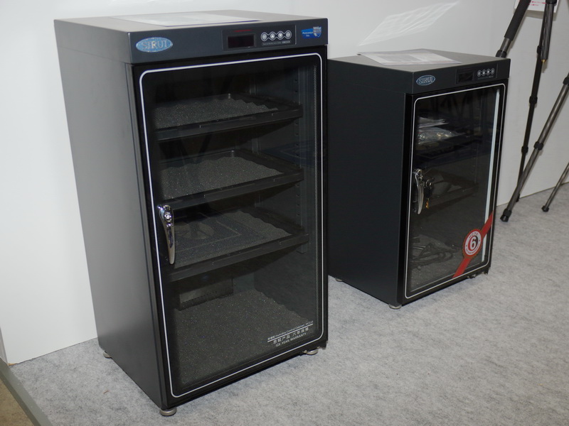 シルイ製防湿庫。シルイのロゴが見える