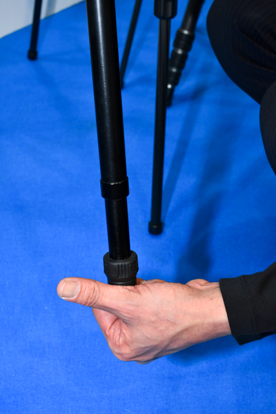 脚部のロック機構は、最下段だけ