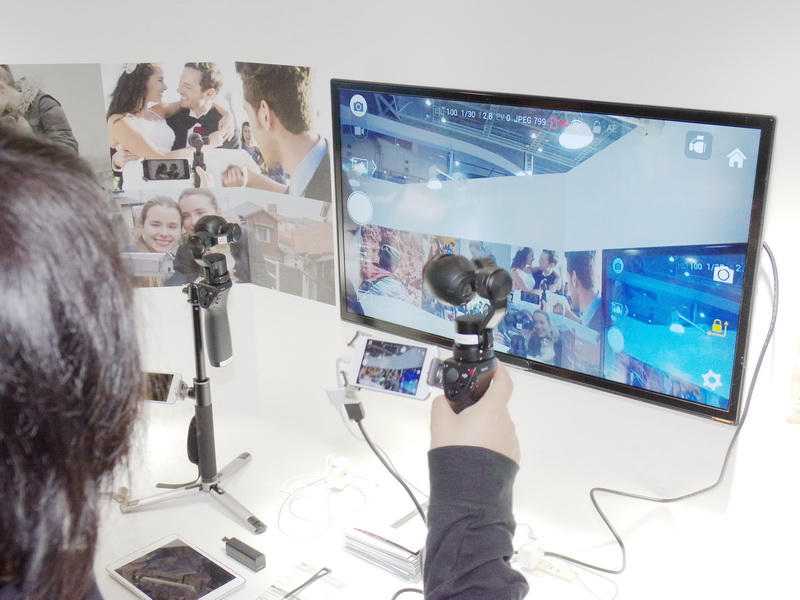 試用コーナーには常に人だかりができていた