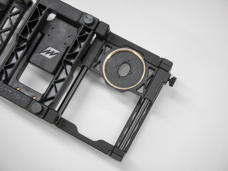 レンズホールの位置も変えられる。