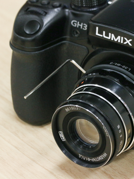 そこで付属の六角レンチでマウントアダプターの位置を回転させる