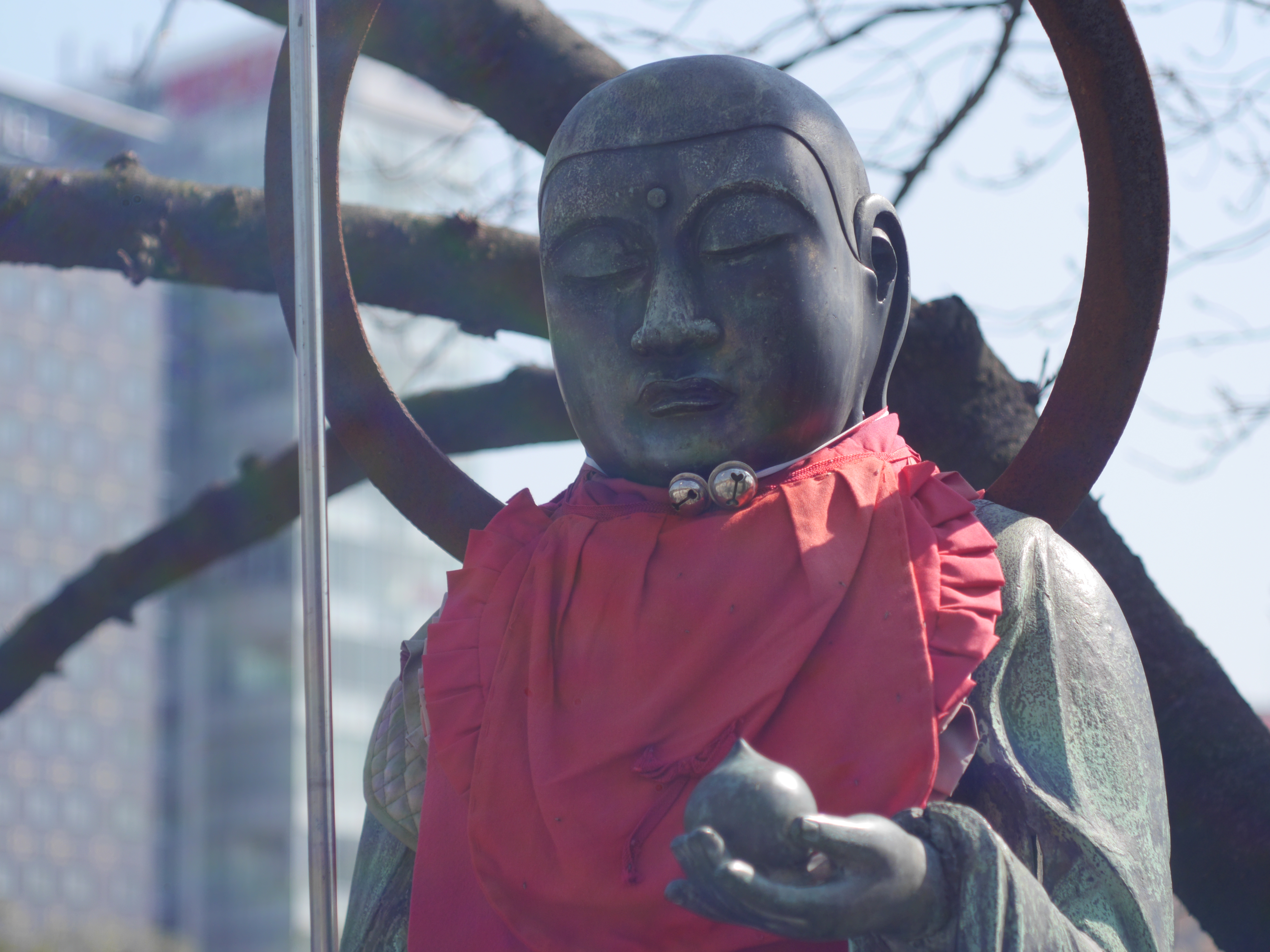 やや逆光での撮影。フレアが発生し、よく見るとゴーストも出ている。DMC-GH3 / 1/2,000秒 / F2.8 / +0.3EV / ISO200 / 絞り優先AE / 55mm