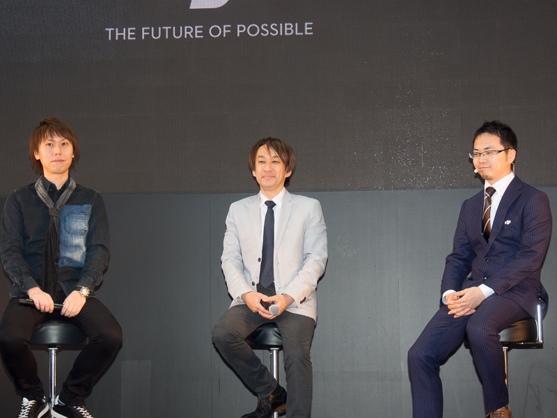 左からORSOの坂本義親社長、日本マイクロソフト業務執行役員の西脇資哲氏、DJI代表取締役の呉稲氏。
