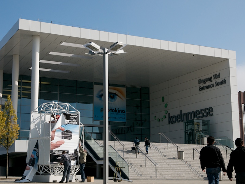 フォトキナの会場となるケルンメッセ正面玄関（フォトキナ2008で撮影）