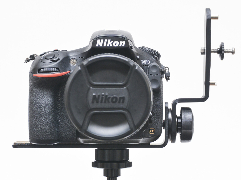 「三脚→雲台→アングルレインブラケットプロ」の順で組み立て。横位置撮影のみなら安定感が高く使い勝手が良い