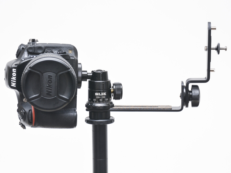 「三脚→アングルレインブラケットプロ→雲台」の順で組み立て。こちらは縦位置撮影にも対応できるメリットがある