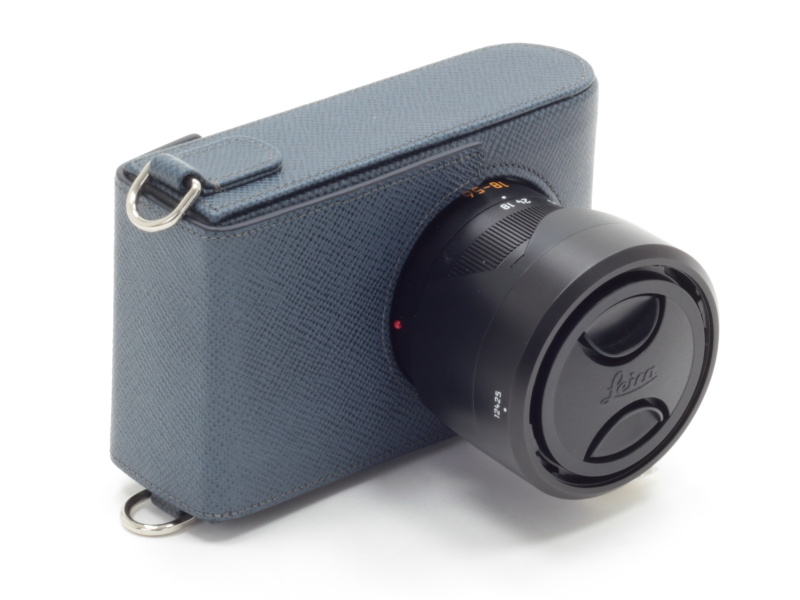 カメラバッグに付属のケース。ライカT用