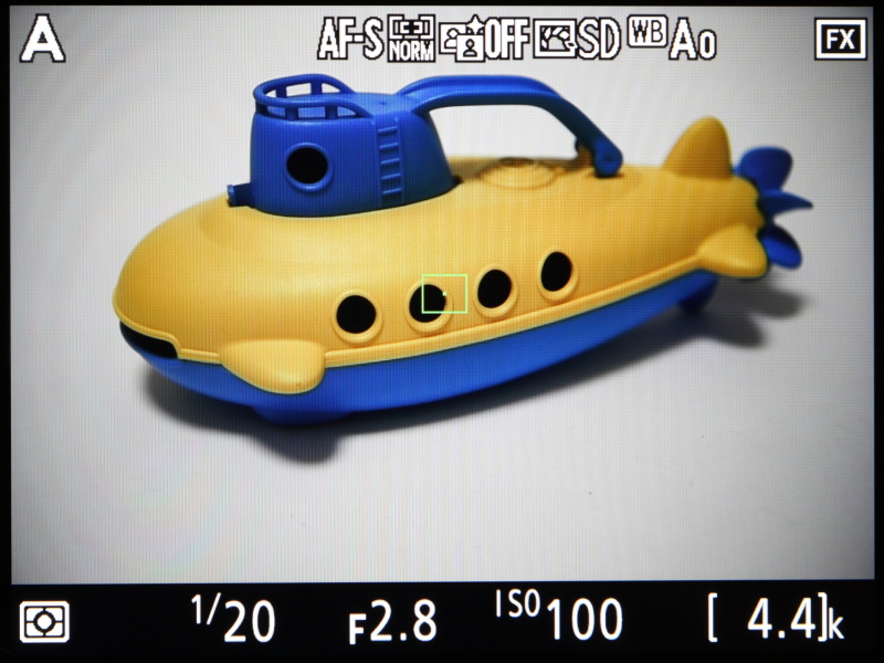 AF微調節機能に新たに追加された自動設定のワークフローは次のとおり。ライブビュー画面でピントを合わせた後、AFモードボタンと動画撮影ボタンを同時に2秒以上押す。