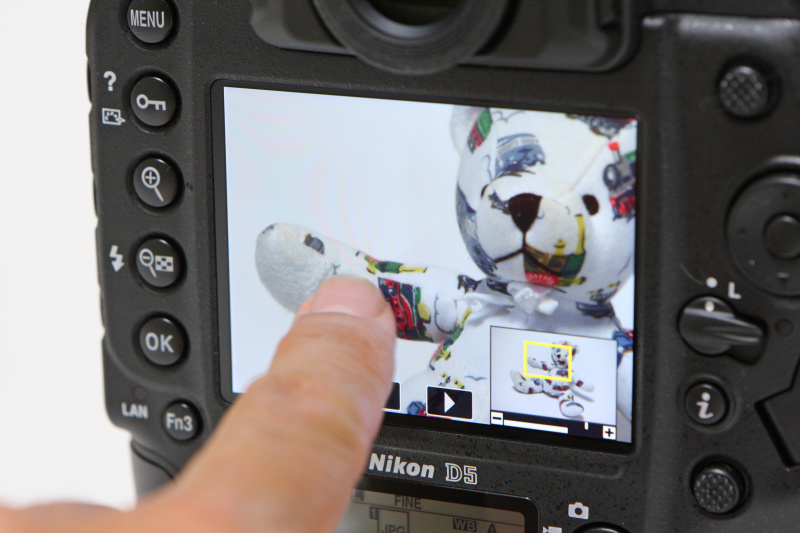 拡大箇所の移動はドラッグで可能としている。