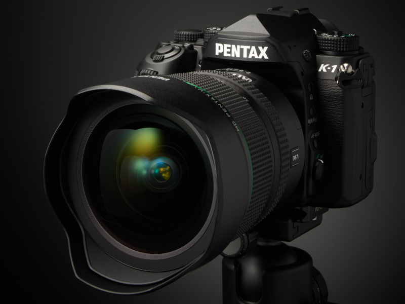 HD PENTAX-D FA 15-30mm F2.8 ED SDM WRを装着