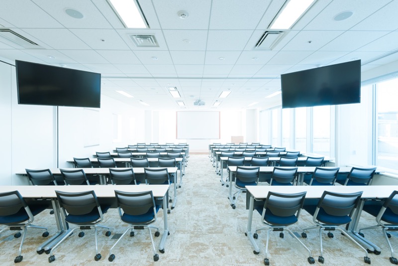 作品プリントレビューの会場となるインプレス会議室