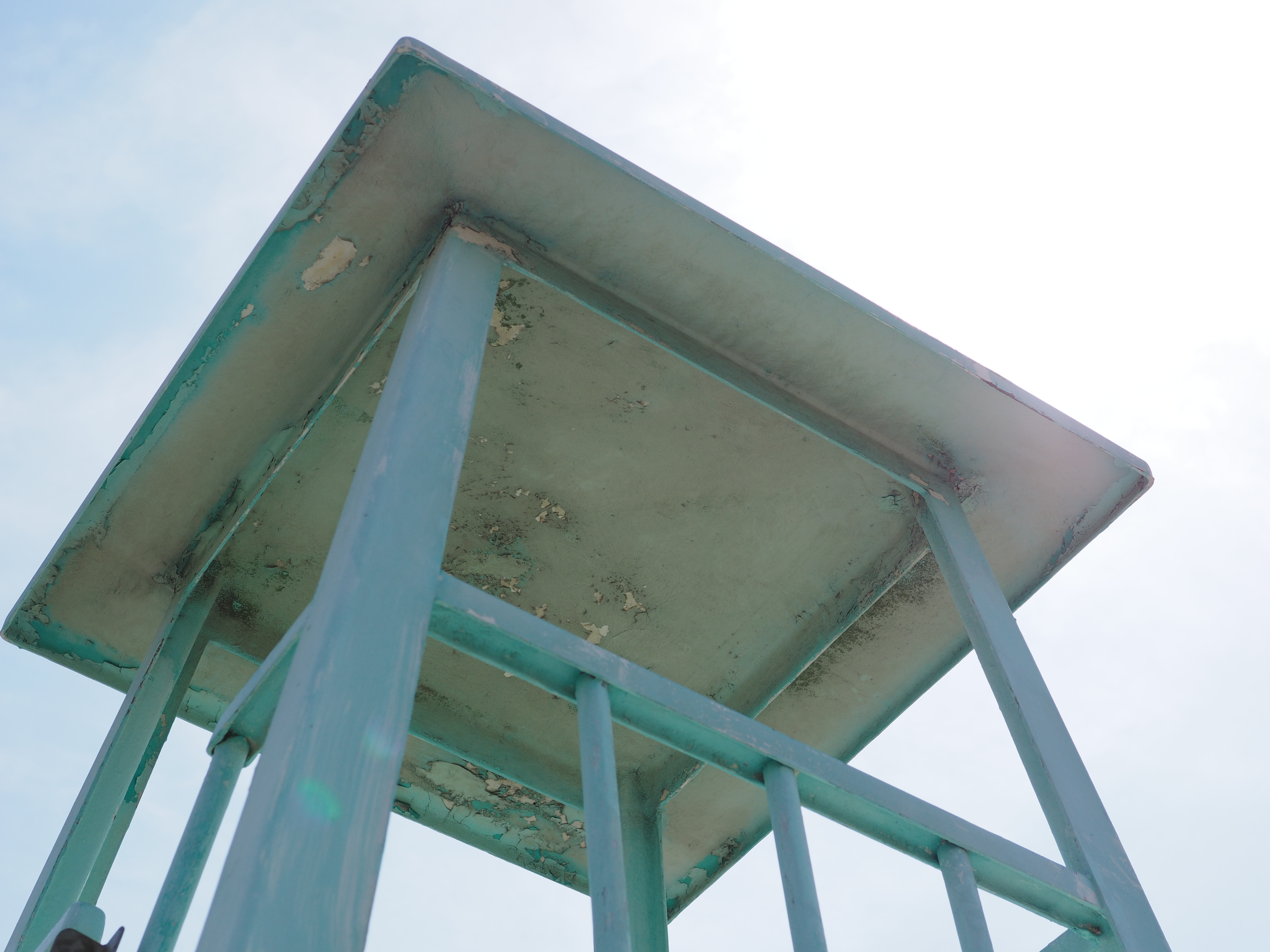 太陽が画面内に入る逆光で撮影。E-M1 / 1/6,400秒 / F4 / 0EV / ISO200 / マニュアル / 30mm