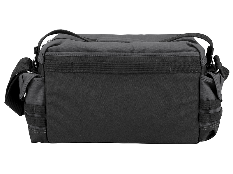 背面にはポケットやカートスリーブがある