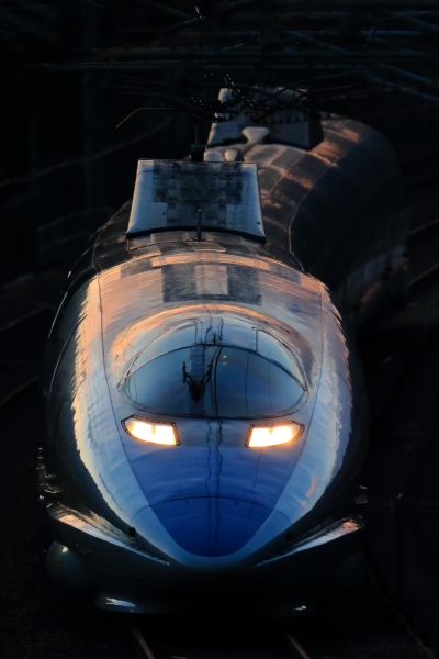 カメラ：キヤノンEOS 7D Mark II／EF500mm F4L IS II USM + EXTENDER EF2×III／相生駅～岡山駅間（上り）／17時頃／500mm（1,600mm相当）／マニュアル露出（F8、1/1,000秒）／ISO 3200／WB：くもり