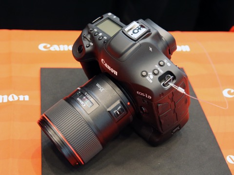 キヤノン、発売前のEOS-1D X Mark IIを披露 - デジカメ Watch Watch