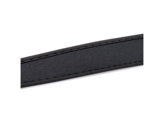 長時間の携行でも負担を緩和するというネオプレンゴム製肩パッド