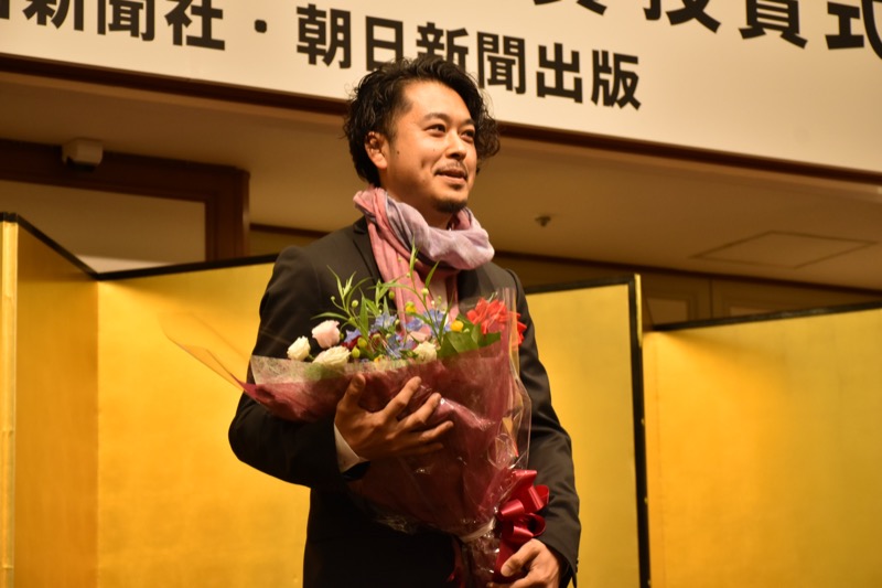 写真集「MONUMENTS」で第41回木村伊兵衛写真賞を受賞した新井卓さん