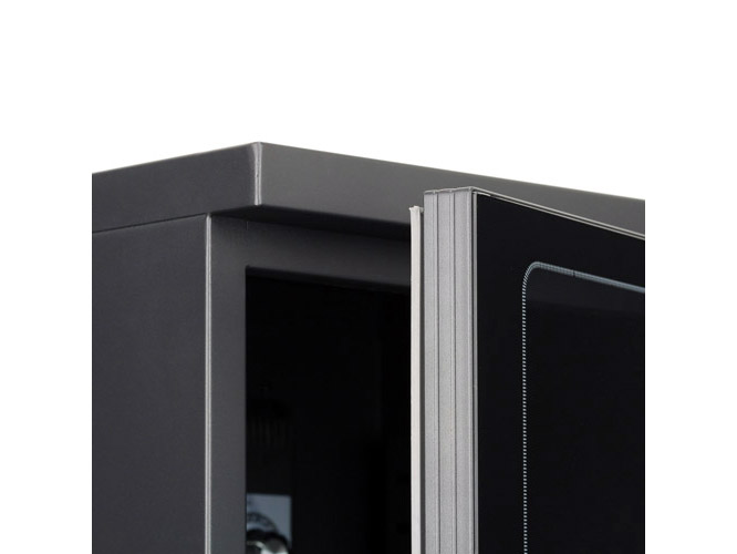 キャビネットは粉体塗装仕上げのスチール製