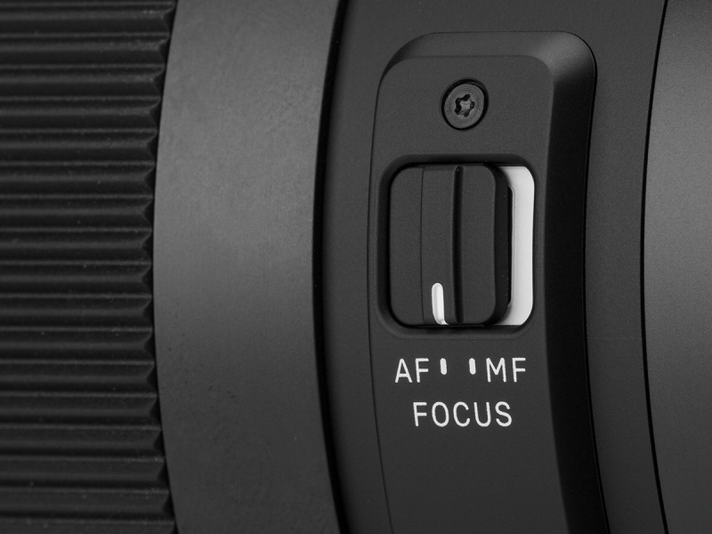 AFとMFの切り替えスイッチだけで、フォーカスリミッターもない