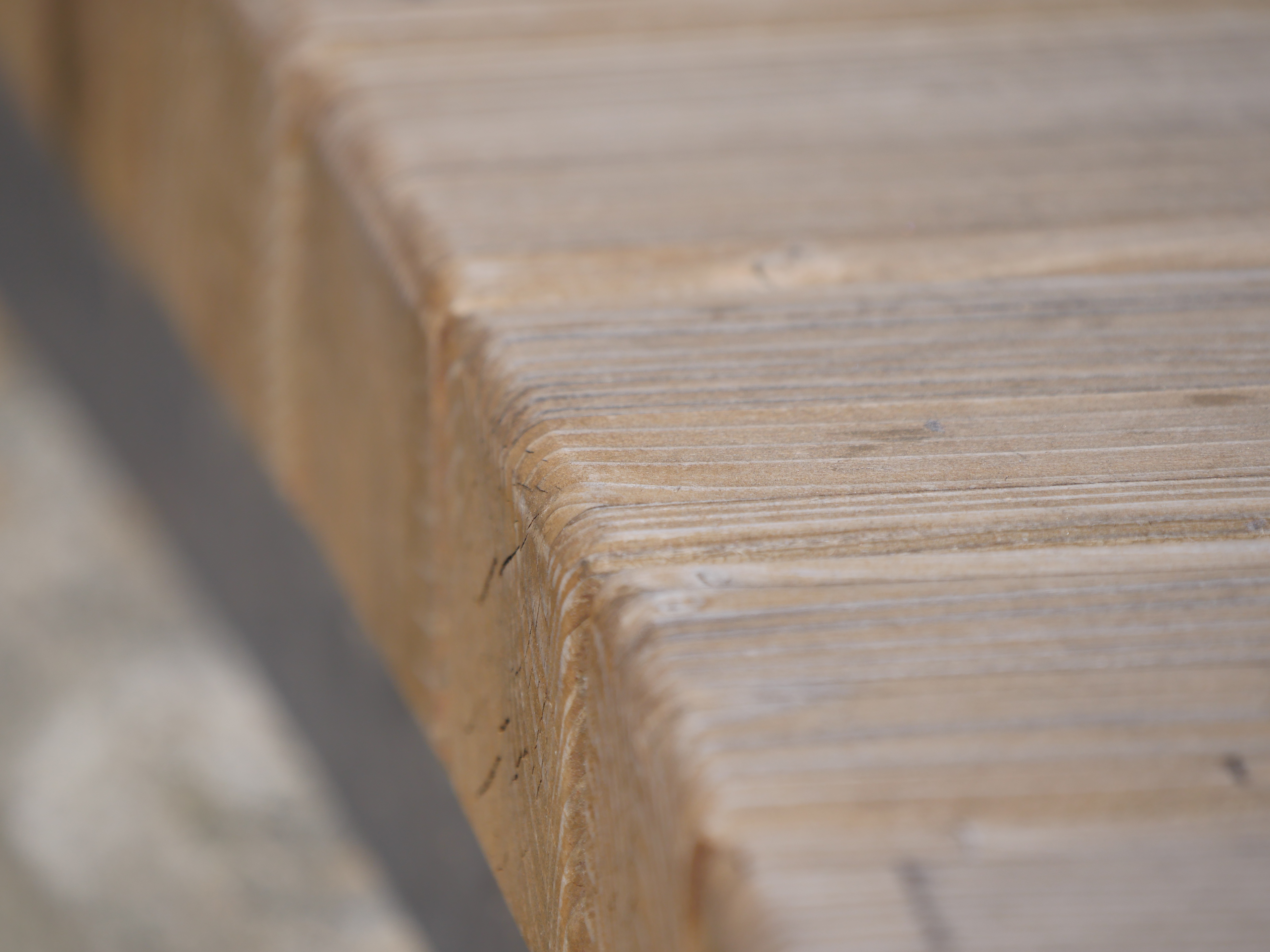 絞り開放・距離数mで撮影。LUMIX GX8 / 1/1,300秒 / F6.3 / -0.3EV / ISO200 / 絞り優先AE / 400mm