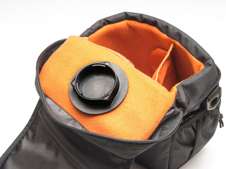 起毛の内張りであれば、バッグの開口部などにも取り付け可能