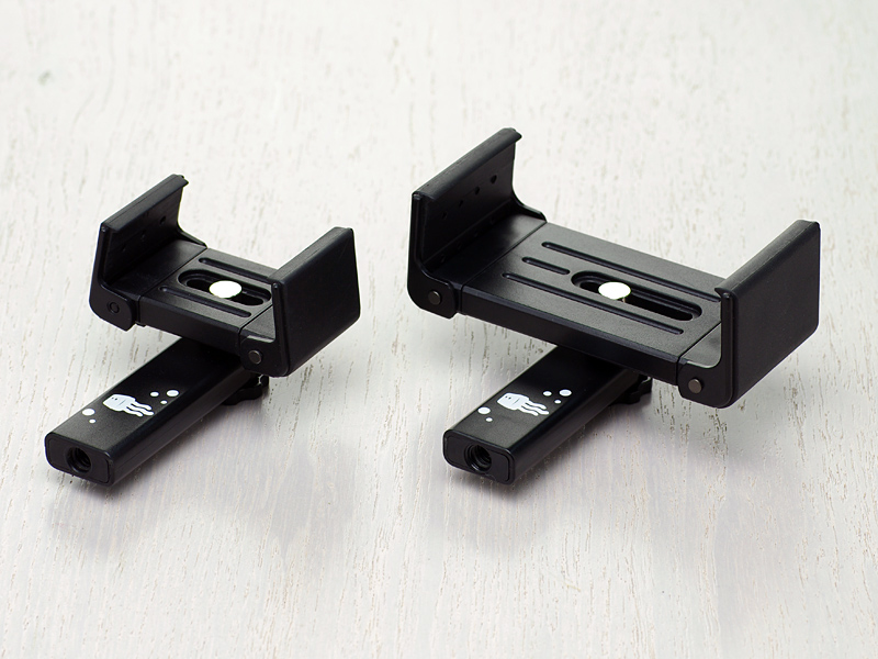 左：スマホアダプター、右：タブレットアダプター