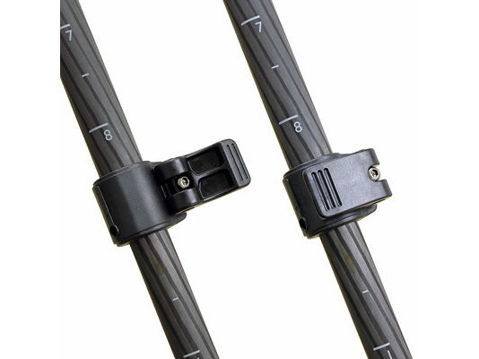 脚伸縮には操作性の高いレバー式を採用