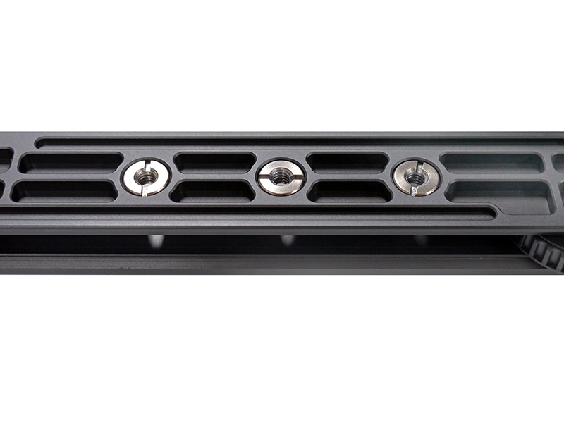 三脚取付ネジ穴は3カ所から選べる