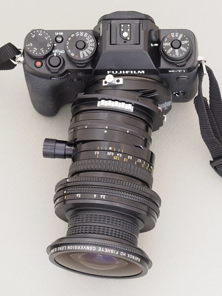 そこでPC-Nikkorのシフト機能を使って、ティルトによってずれた平行軸を元に戻す。この説明だけだとわかりにくいので、下記の実写結果も見ていただきたい。