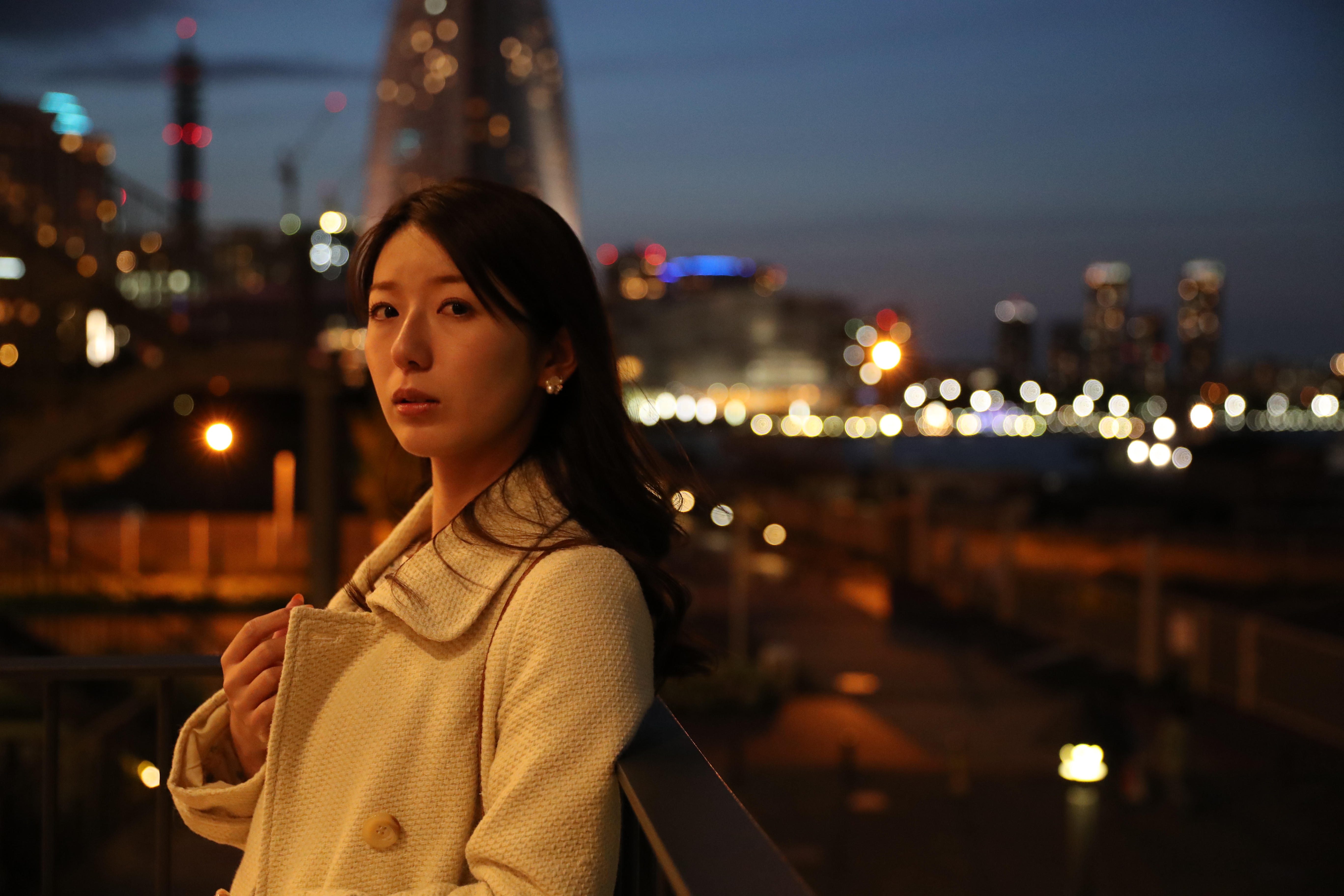 EF24-70mm F2.8L II USM / ワンショットAF / スポットAF（モデルの左目に合わせて） / ISO6400 / F2.8 / 1/125秒 / -1EV / 47mm