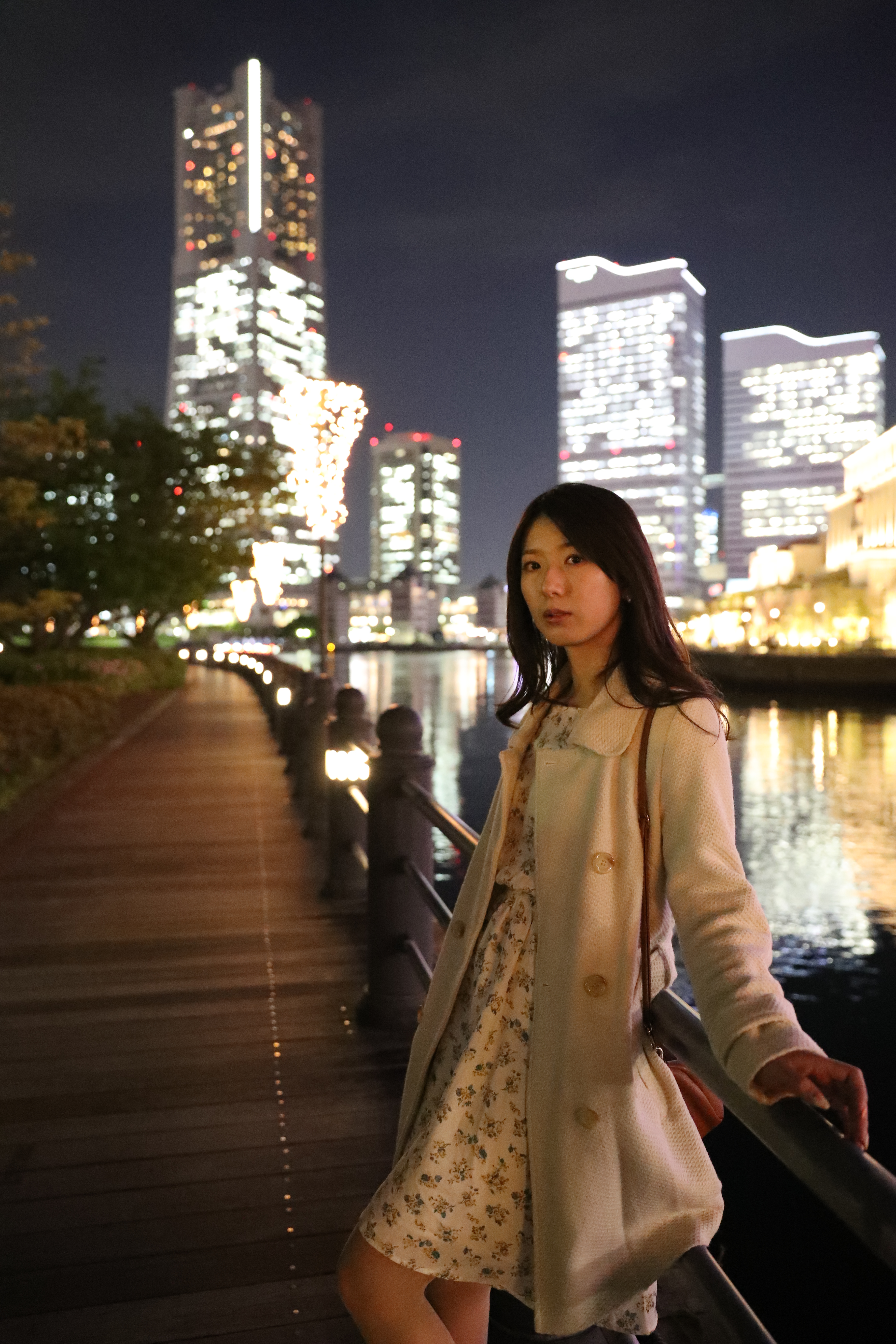 EF24-70mm F2.8L II USM / ワンショットAF / スポットAF（モデルの左目に合わせて） / ISO25600 / F2.8 / 1/80秒 / ±0EV / 28mm