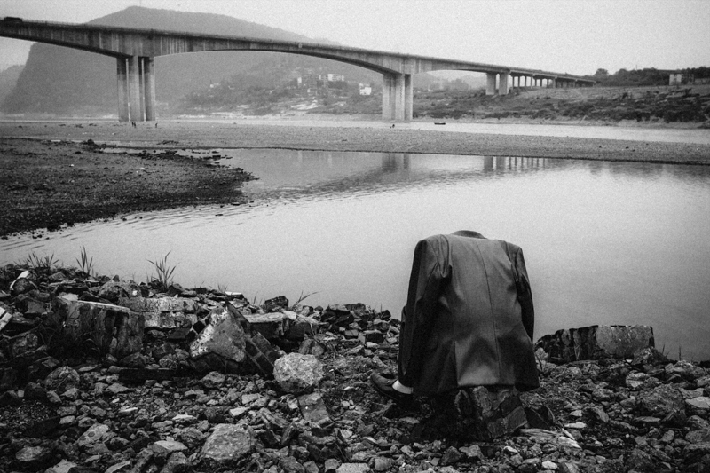 宛超凡「水辺にて」より