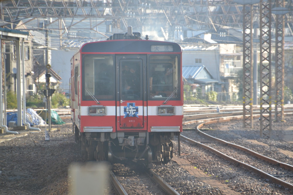 「ガルパン」ラッピング列車で大洗へ（筆者は乗り損ねたが）