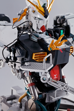 BANDAI - FORMANIA  EX  νガンダム インタビュー】“胸像”、「FORMANIA EX νガンダム」担当者