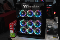 Thermaltakeより超弩級のスーパーフルタワーケース「The Tower 900」が