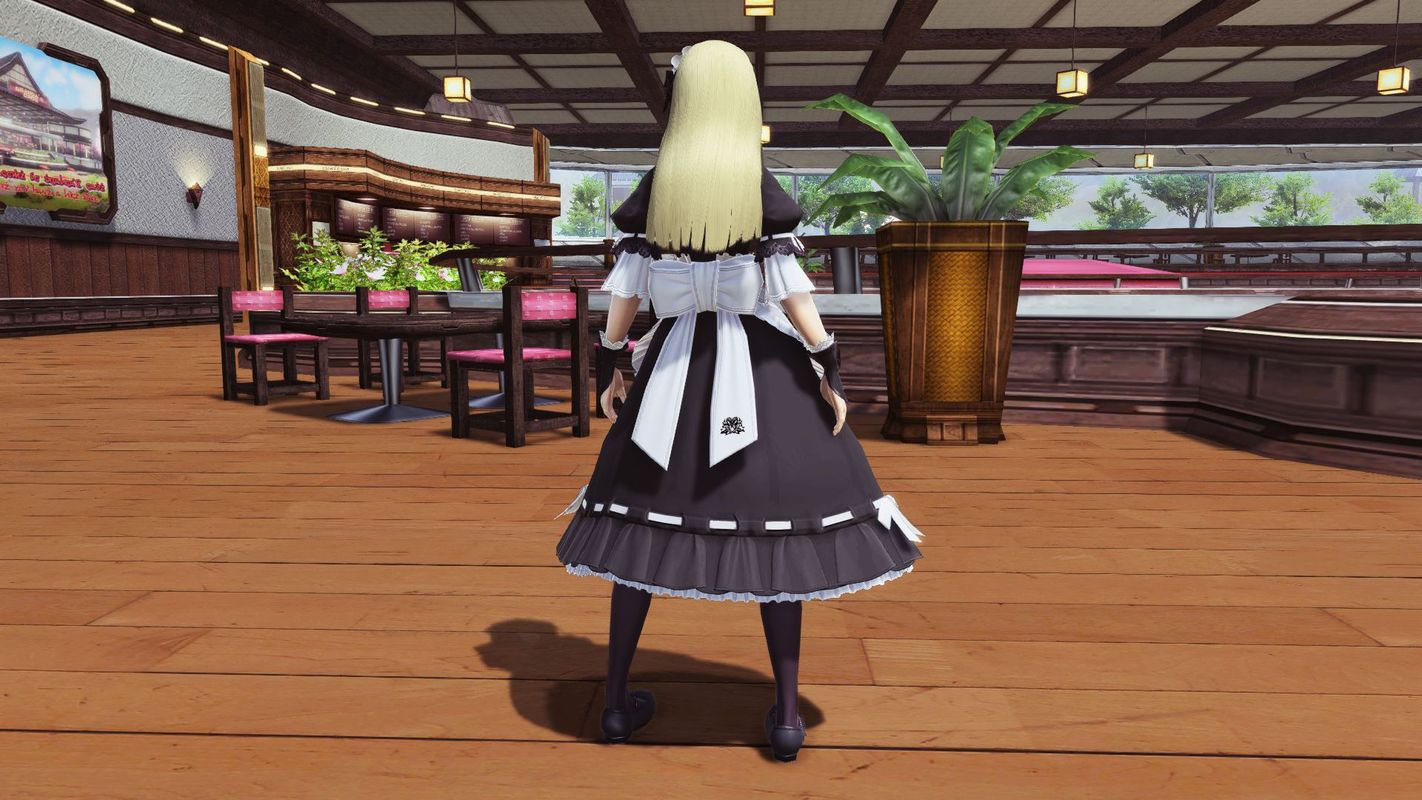 ゴシックメイドドレス:貴族気分を味わいたい人向けのお店の制服